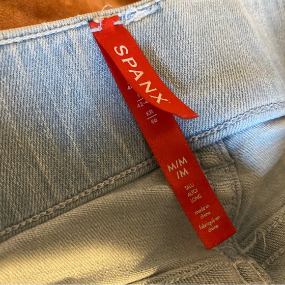 Spanx Flare Jeans in Light Wash MEDIUM Tall/Long - Picture 9 of 14